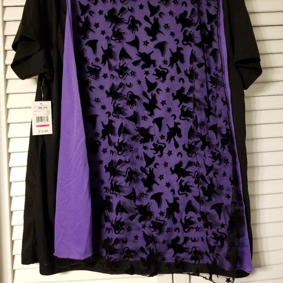 Made Right tshirt 2 detachable capes Put A Spell - Picture 4 of 6